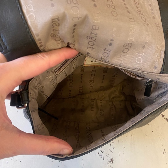 Medium size crossbody black purse - Picture 6 of 9